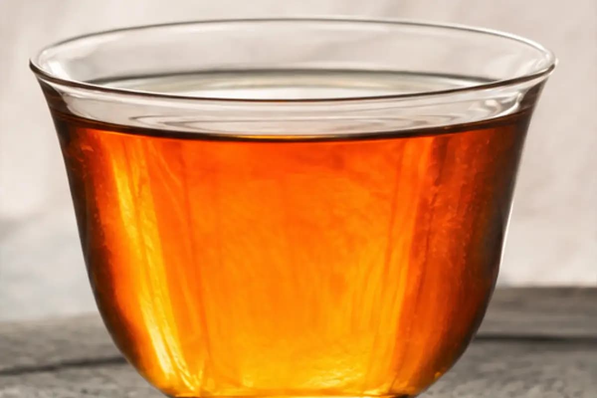 Bright amber-red liquor of golden tips black tea